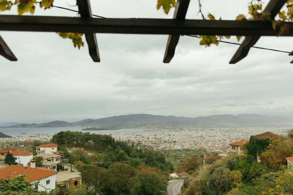 Apartment In Anakasia Overlooking Volos Exterior photo